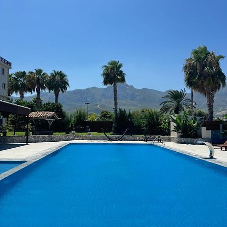 The Horse Farm Hotel Agios Georgios  外观 照片