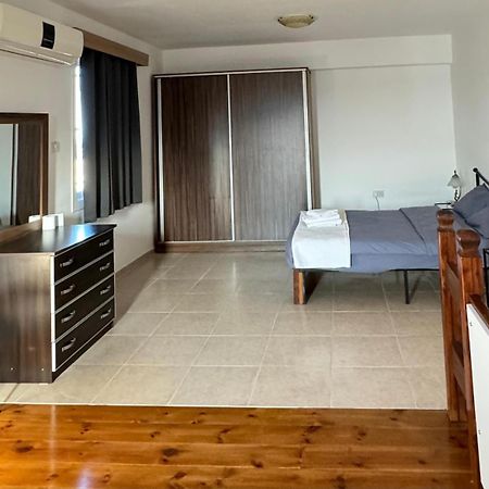 The Horse Farm Hotel Agios Georgios  外观 照片