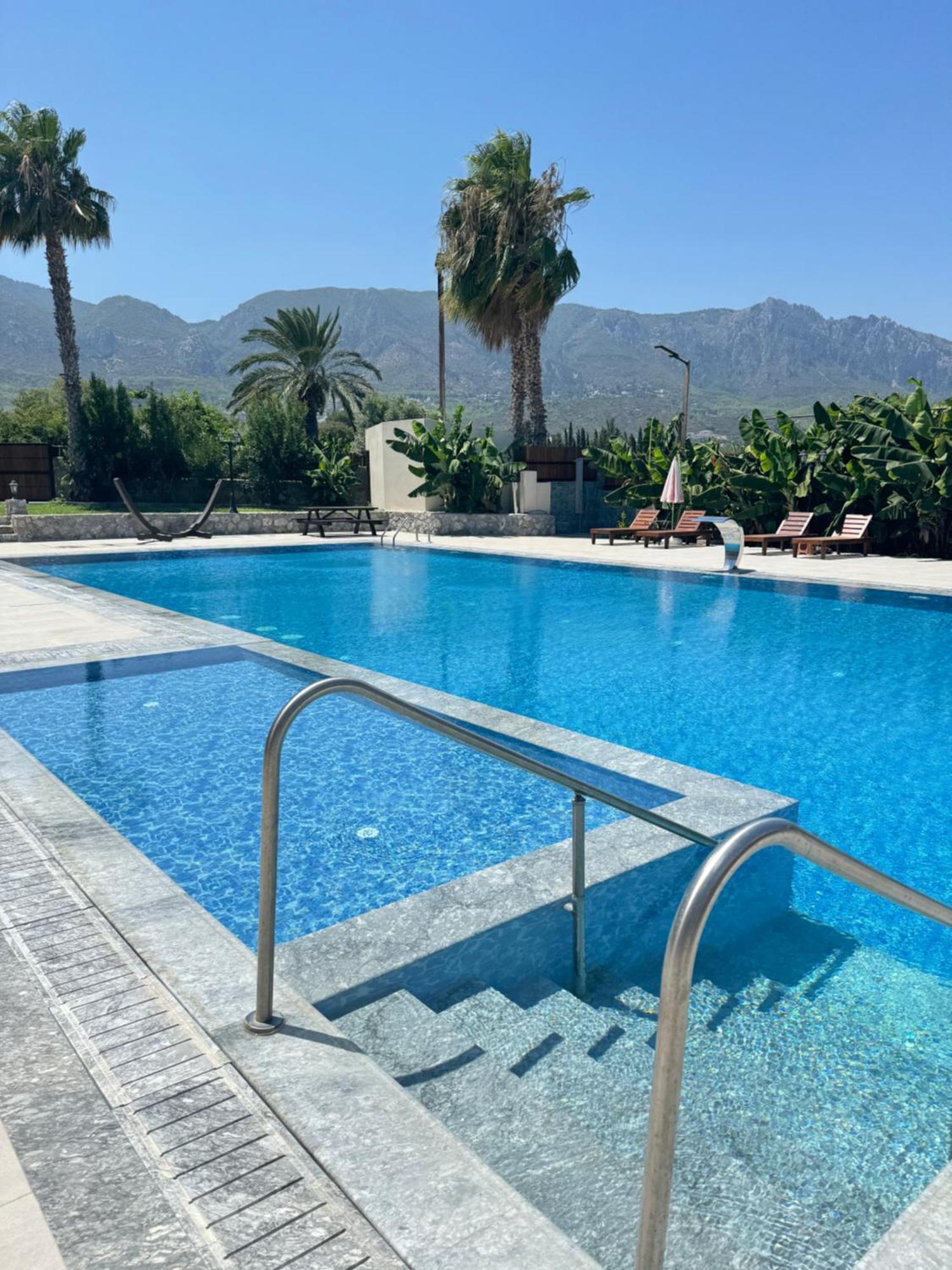 The Horse Farm Hotel Agios Georgios  外观 照片
