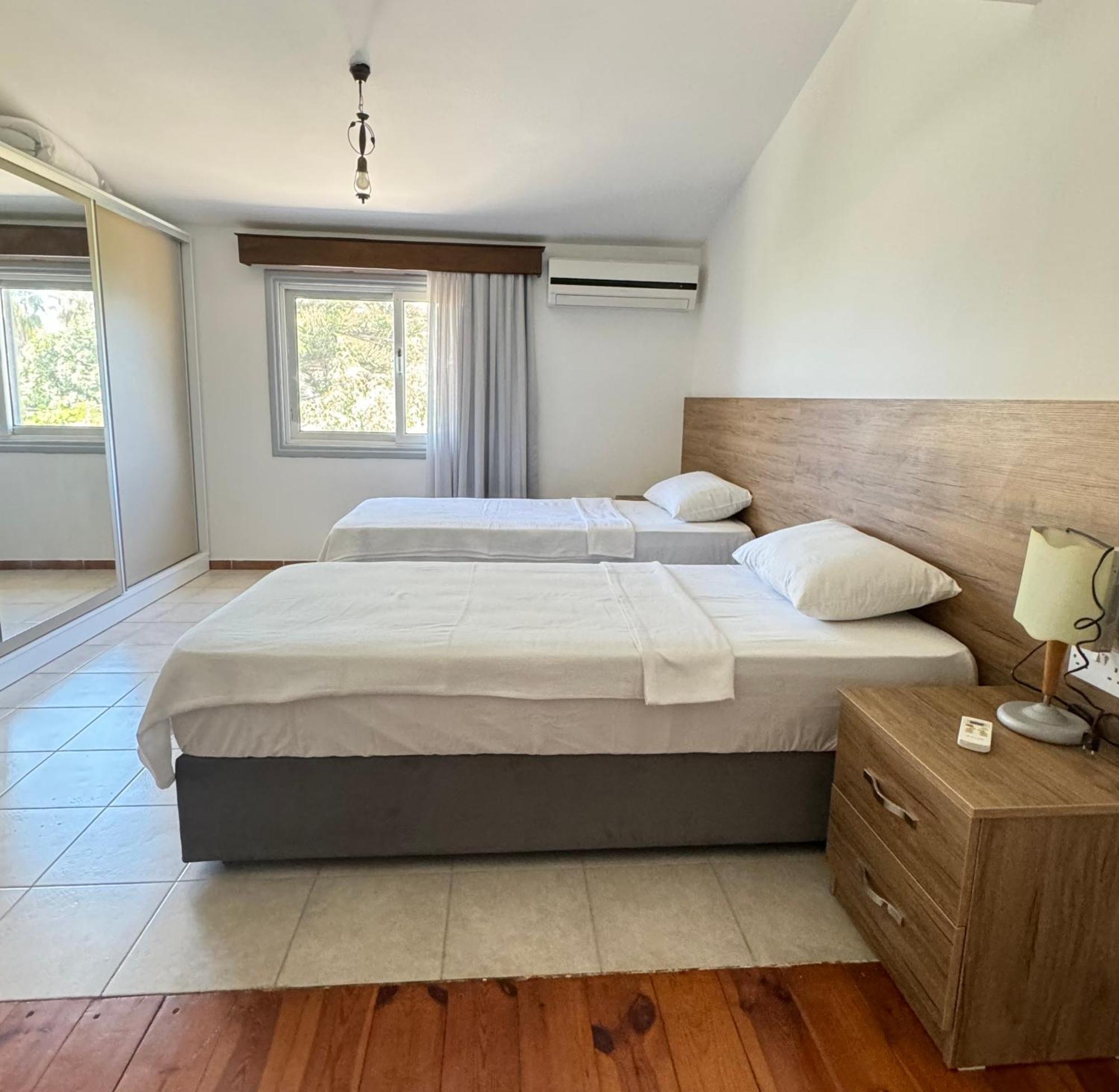 The Horse Farm Hotel Agios Georgios  外观 照片