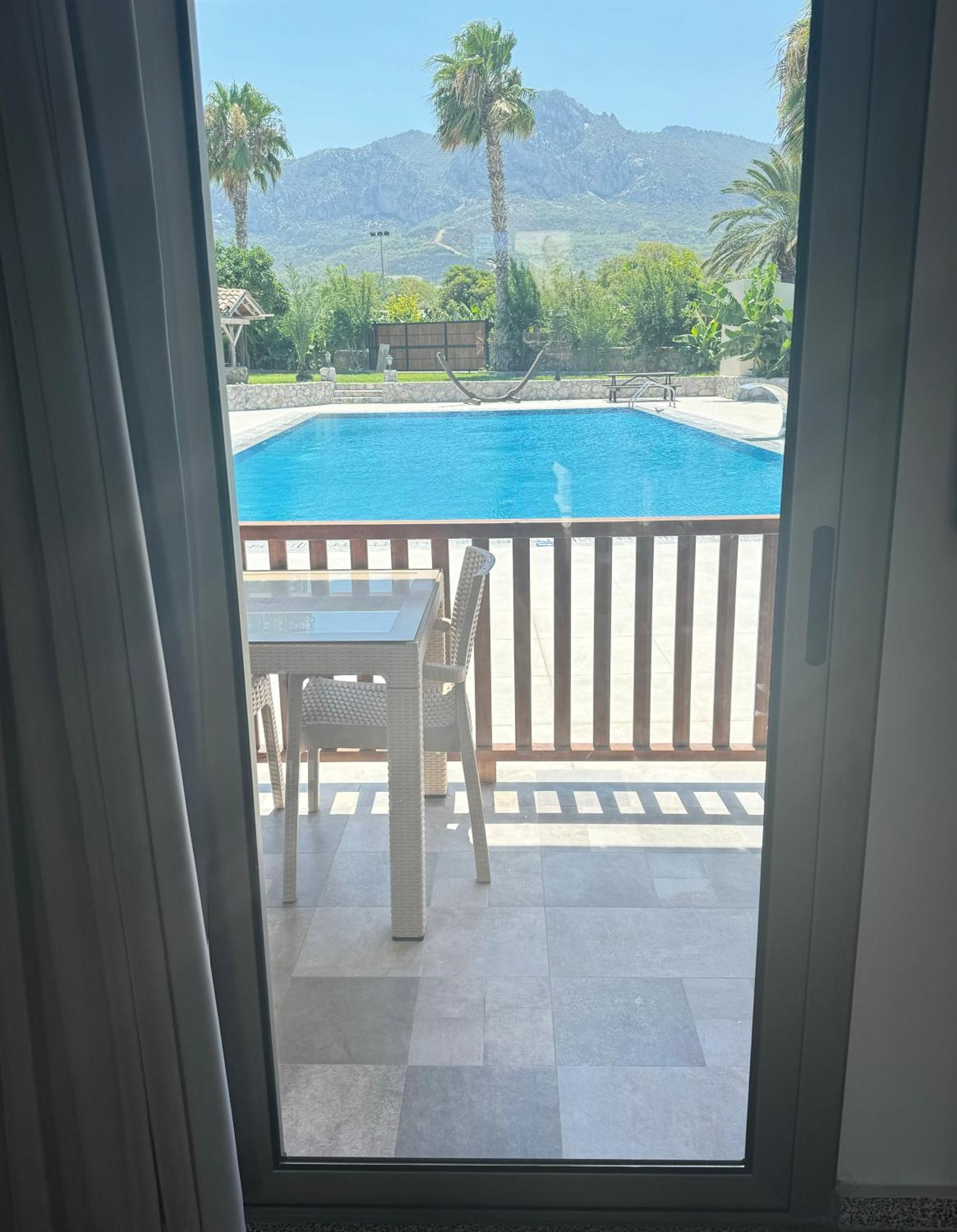The Horse Farm Hotel Agios Georgios  外观 照片