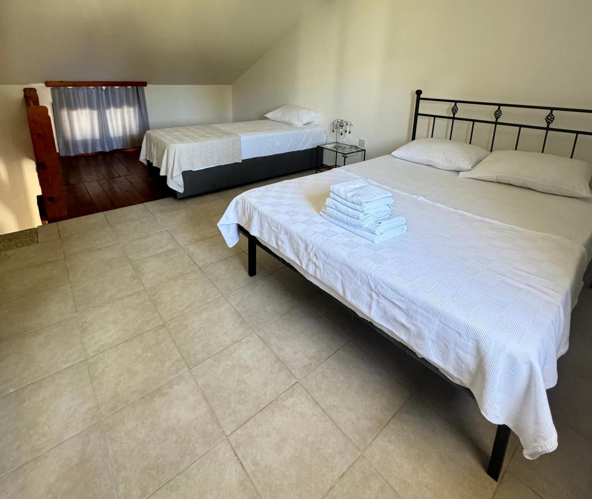 The Horse Farm Hotel Agios Georgios  外观 照片