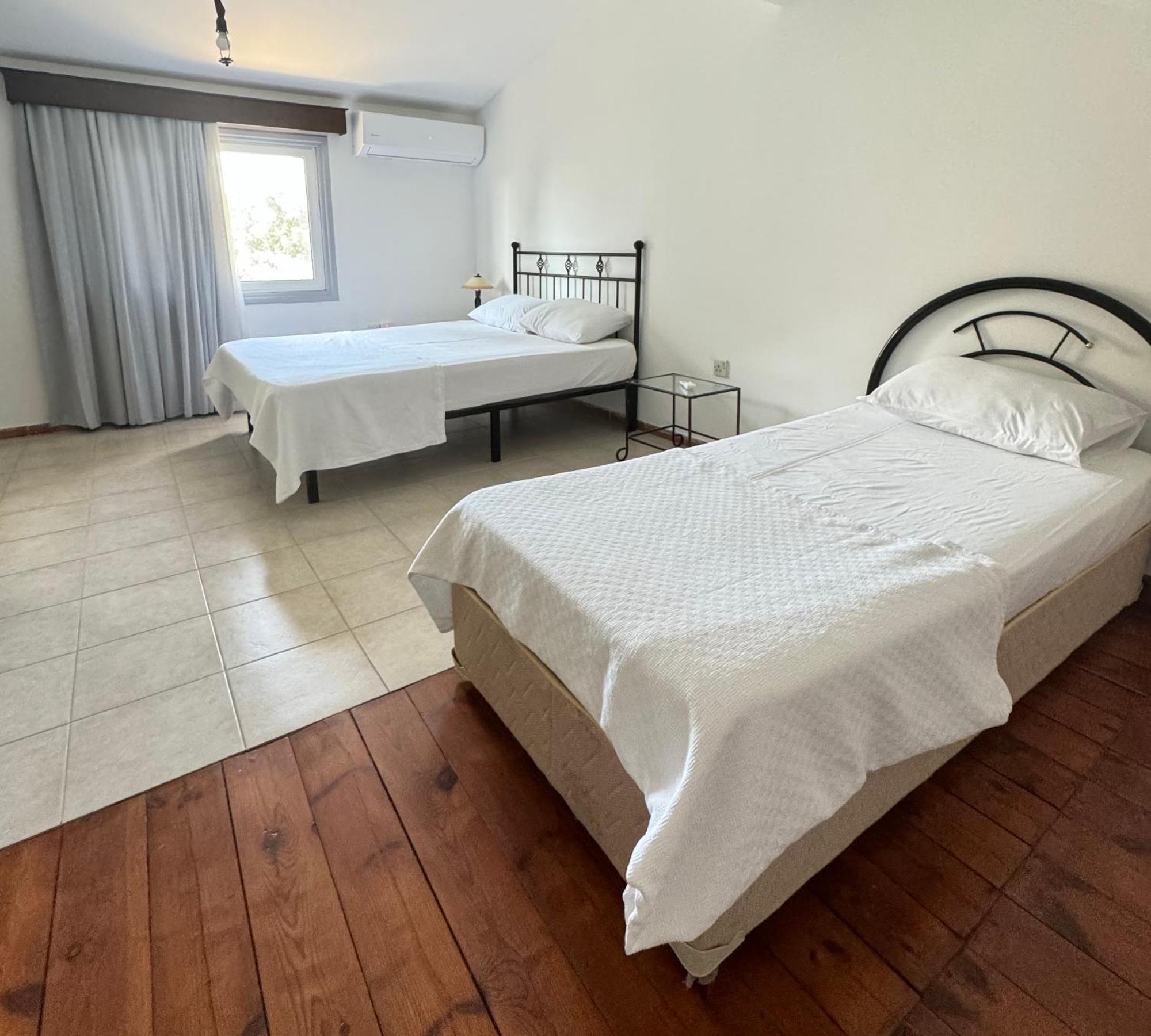 The Horse Farm Hotel Agios Georgios  外观 照片
