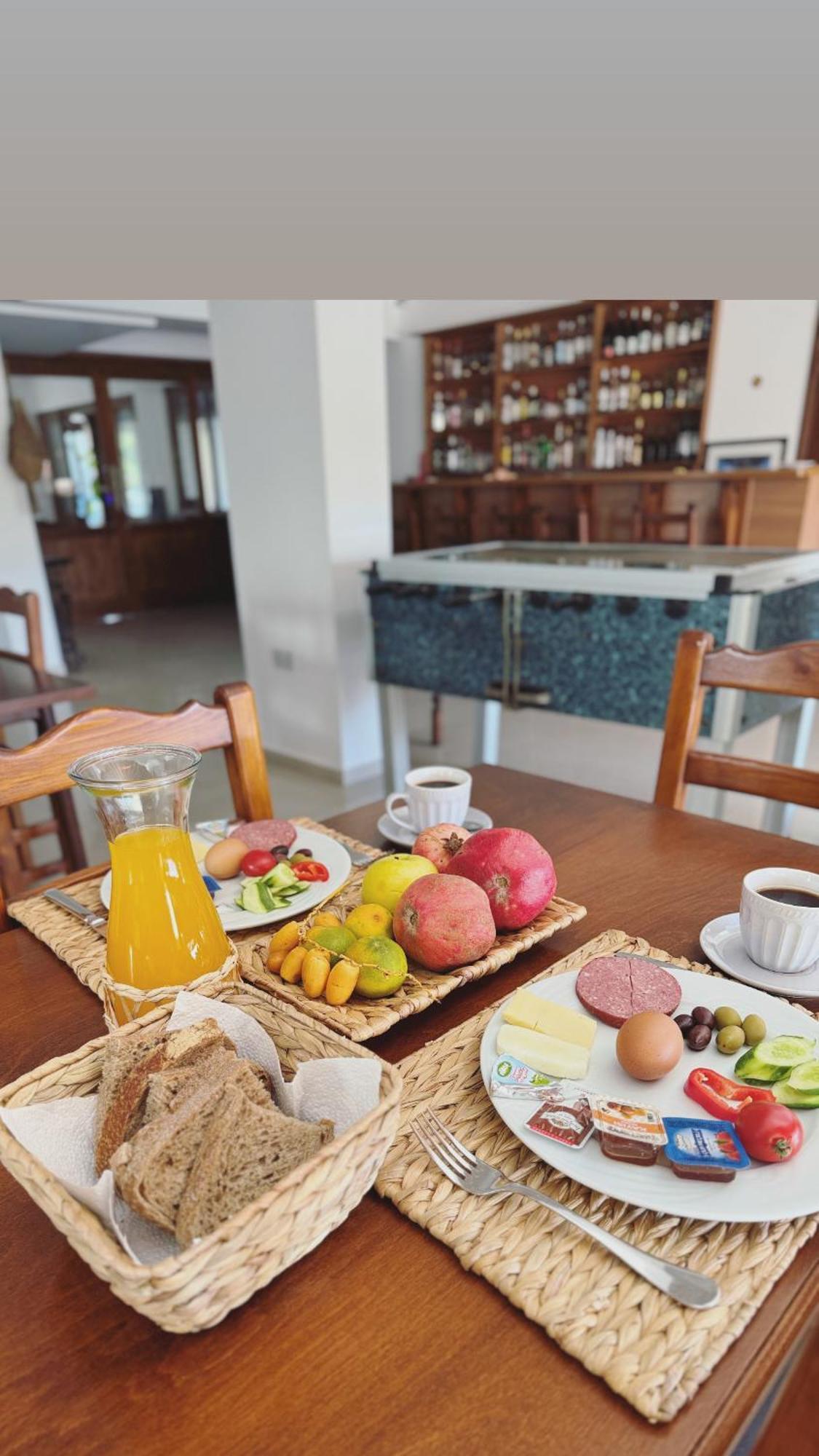 The Horse Farm Hotel Agios Georgios  外观 照片