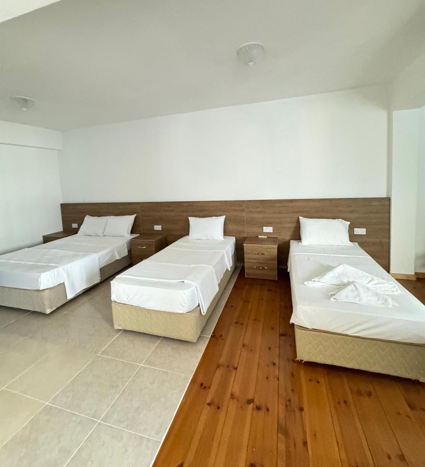 The Horse Farm Hotel Agios Georgios  外观 照片
