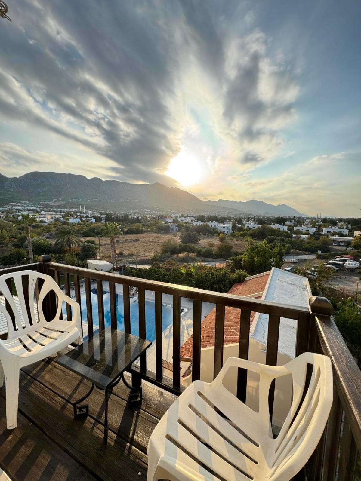 The Horse Farm Hotel Agios Georgios  外观 照片