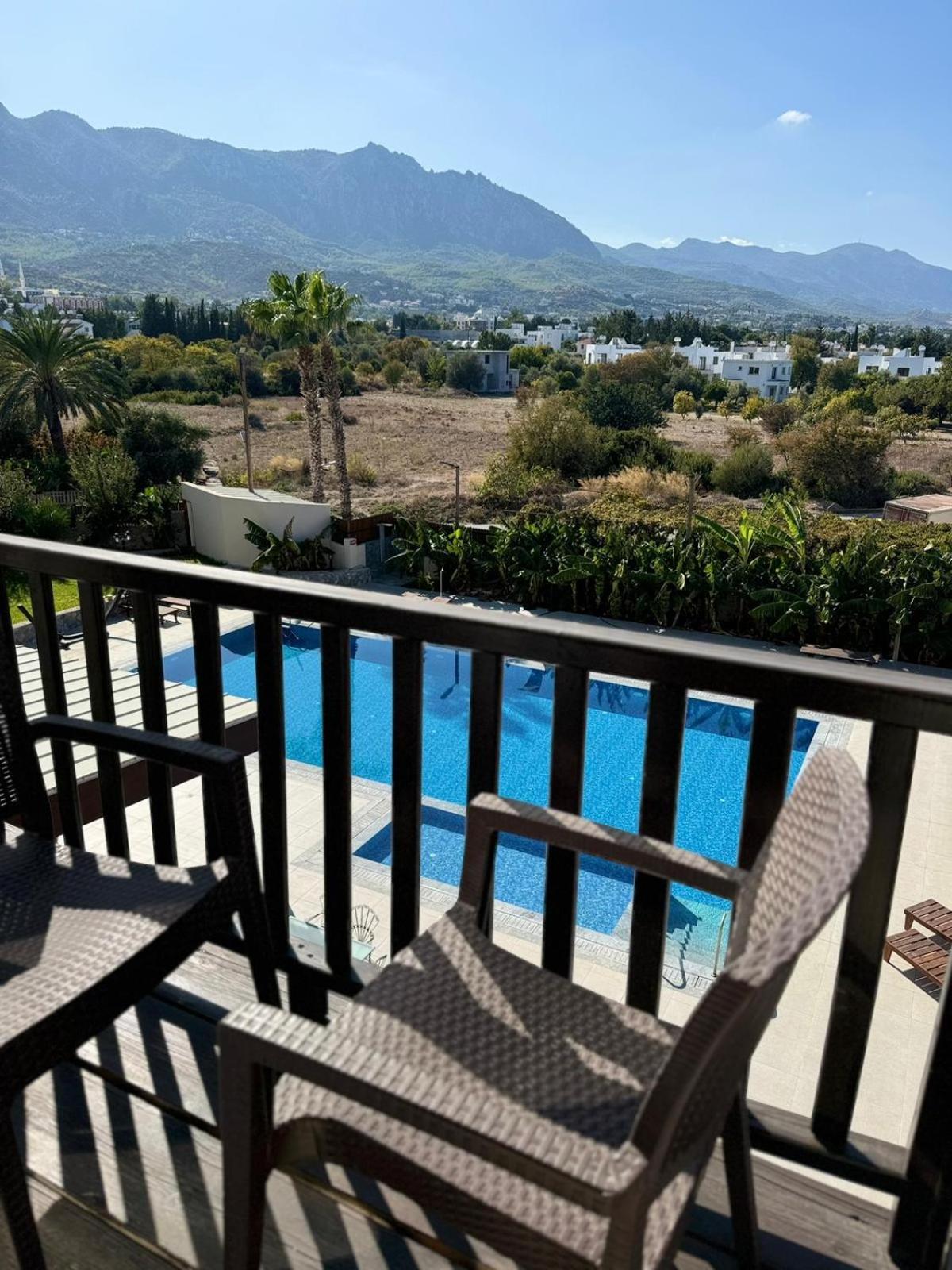 The Horse Farm Hotel Agios Georgios  外观 照片