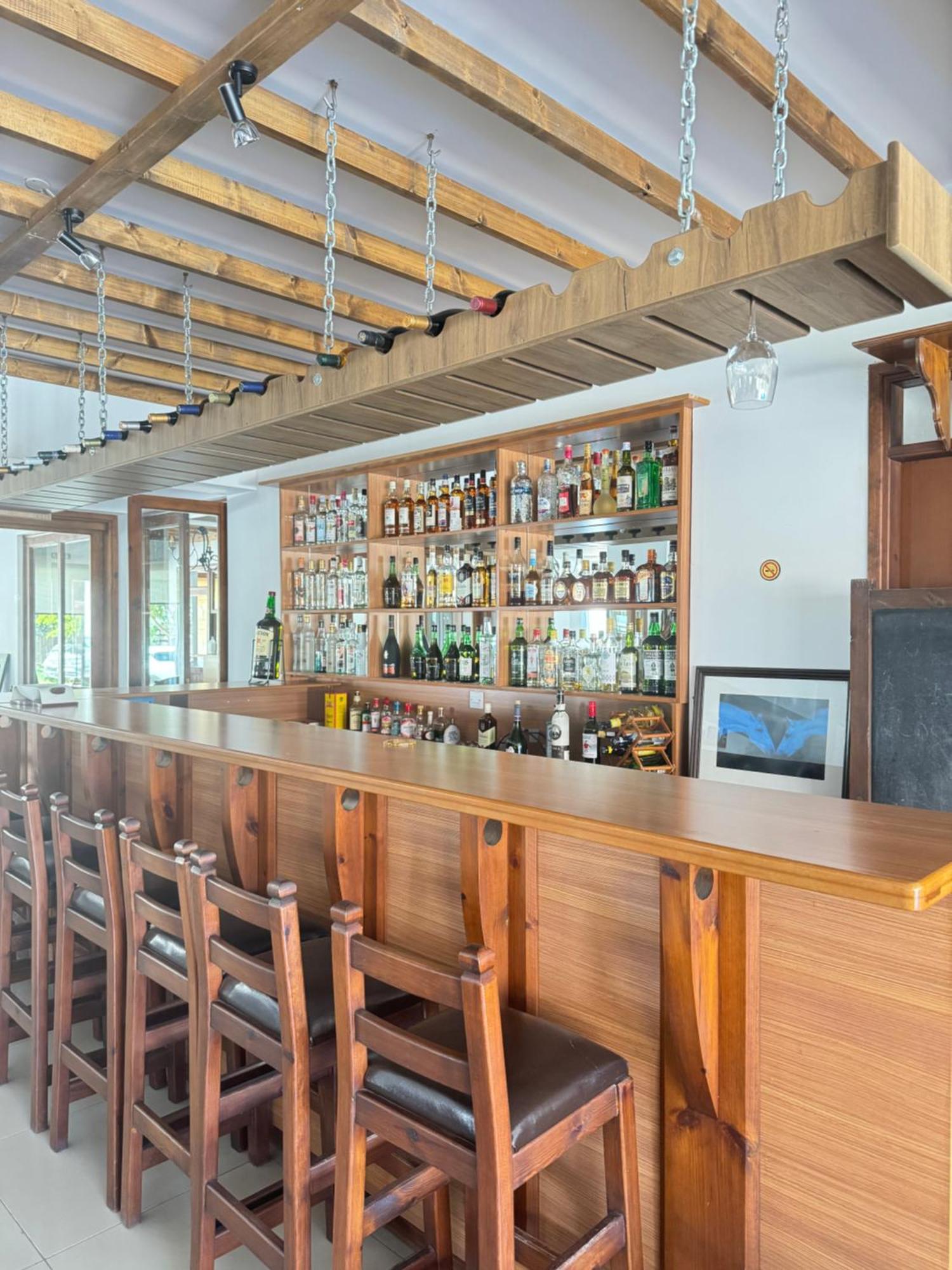 The Horse Farm Hotel Agios Georgios  外观 照片